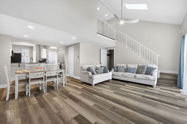 1543 Apple Grove Lane, Westmont, IL 60559