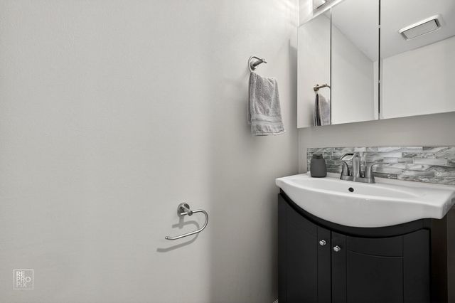 1543 Apple Grove Lane, Westmont, IL 60559