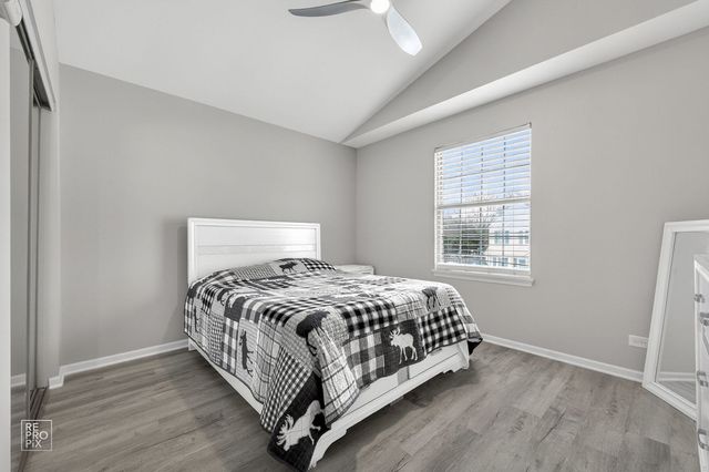 1543 Apple Grove Lane, Westmont, IL 60559