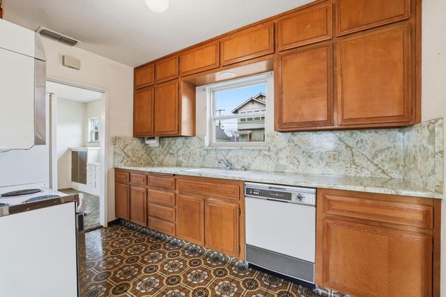 1301 36th St, Sacramento, CA 95816