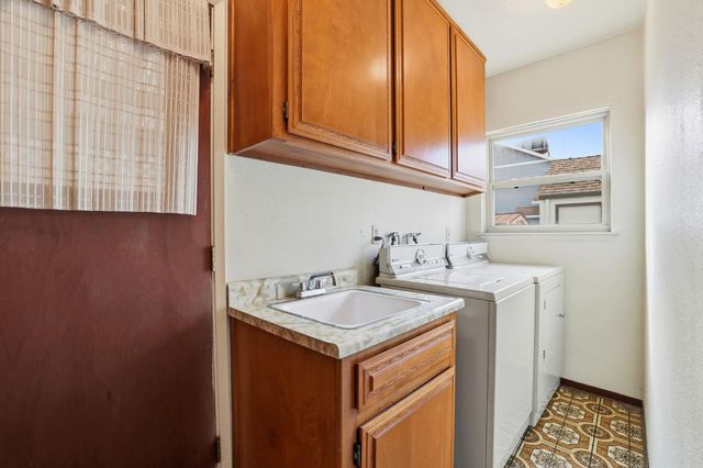 1301 36th St, Sacramento, CA 95816