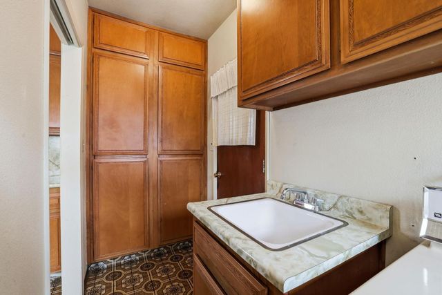 1301 36th St, Sacramento, CA 95816