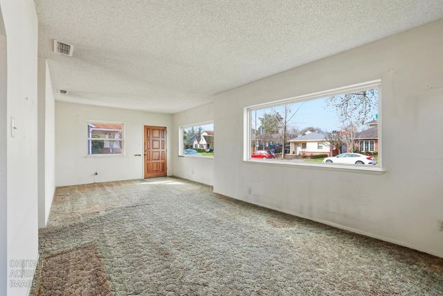 1301 36th St, Sacramento, CA 95816