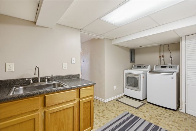 4143 Highgrove Rd, Whitehall, PA 15236