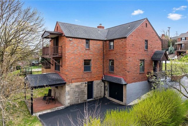 4143 Highgrove Rd, Whitehall, PA 15236