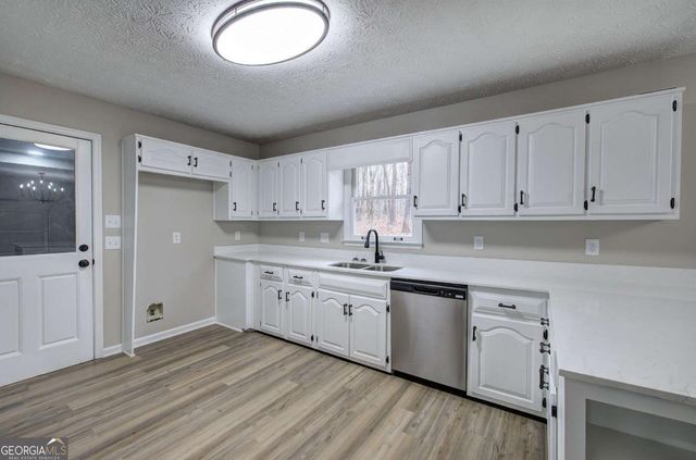 1722 Luther Bailey Road, Senoia, GA 30276