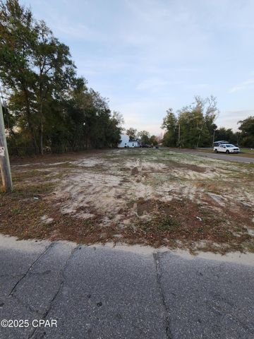 1941 E 7th Street, Panama City, FL 32401