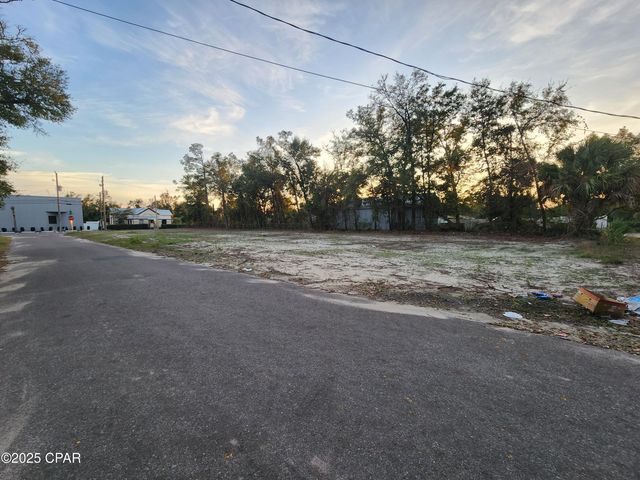 1941 E 7th Street, Panama City, FL 32401