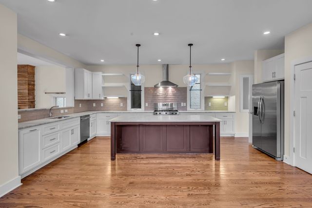 921 Hillview Hts, Nashville, TN 37204