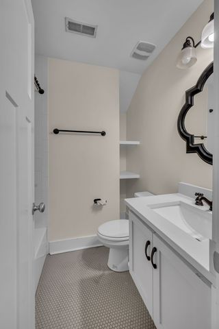 921 Hillview Hts, Nashville, TN 37204