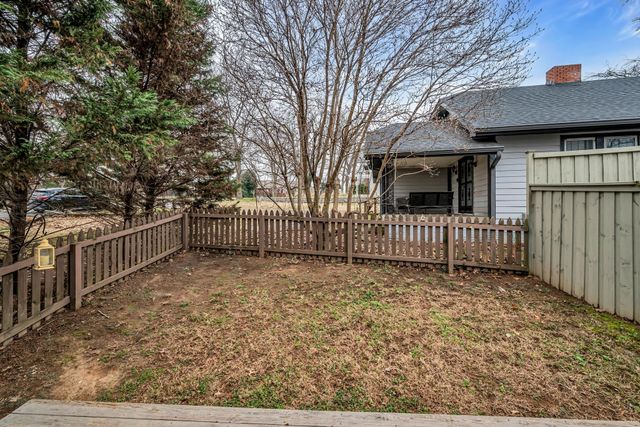 921 Hillview Hts, Nashville, TN 37204