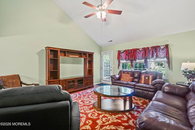 8 Long Bay Road, Jackson, NJ 08527
