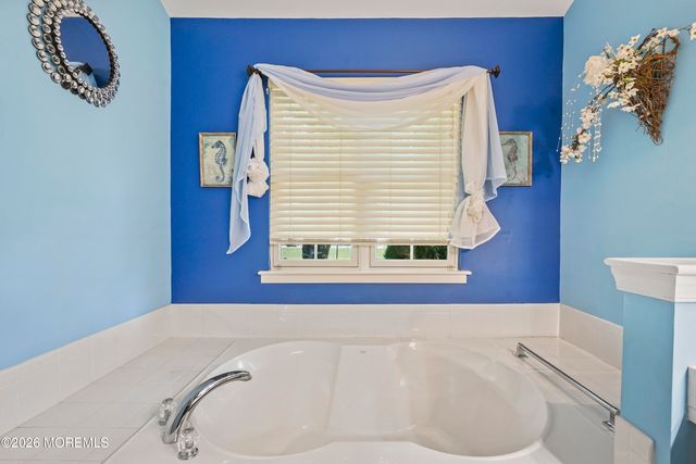 8 Long Bay Road, Jackson, NJ 08527