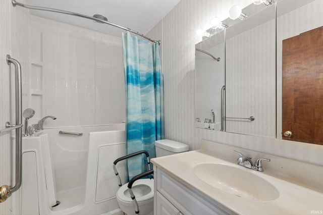 53731 Pine Tree Court, Elkhart, IN 46514