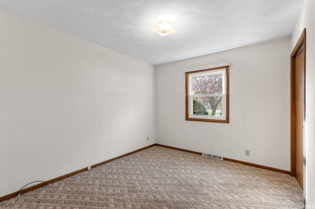 53731 Pine Tree Court, Elkhart, IN 46514