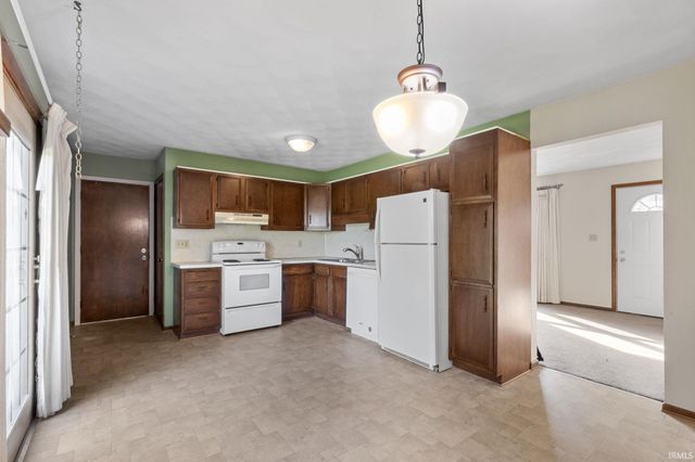 53731 Pine Tree Court, Elkhart, IN 46514