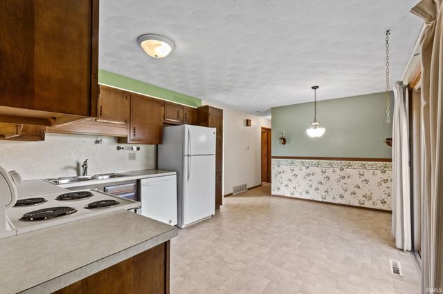 53731 Pine Tree Court, Elkhart, IN 46514