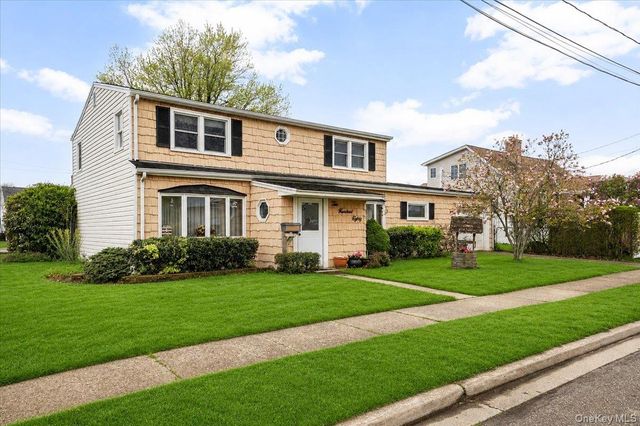 280 Division Avenue, Massapequa, NY 11758
