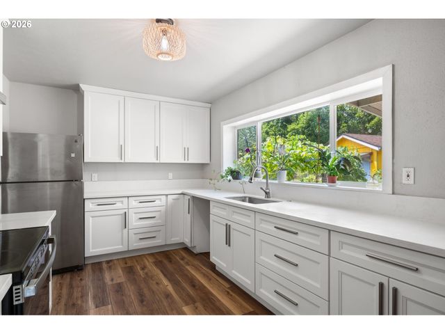 2225 Se 181ST Ave, Portland, OR 97233