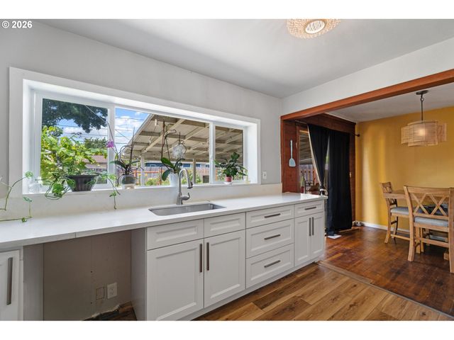 2225 Se 181ST Ave, Portland, OR 97233