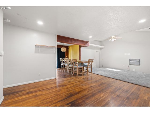 2225 Se 181ST Ave, Portland, OR 97233