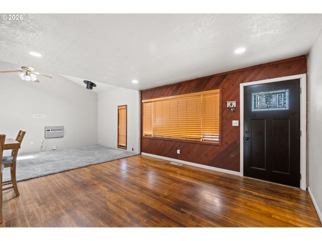 2225 Se 181ST Ave, Portland, OR 97233