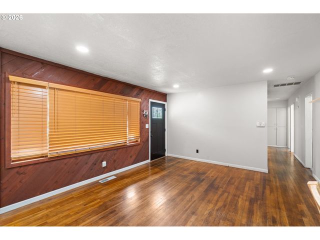 2225 Se 181ST Ave, Portland, OR 97233