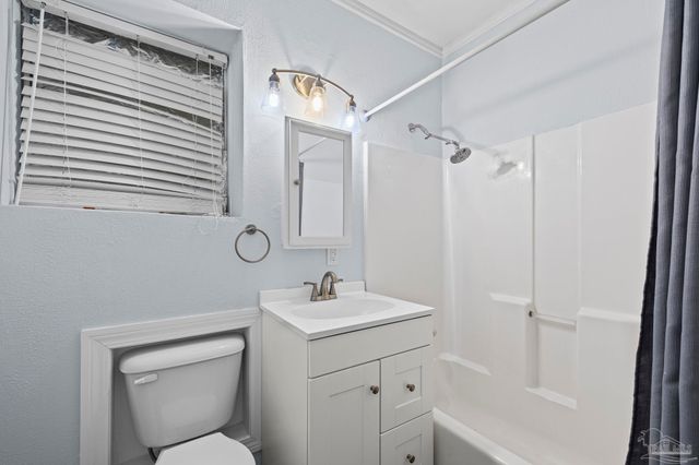 1631 E Hayes St, Pensacola, FL 32503