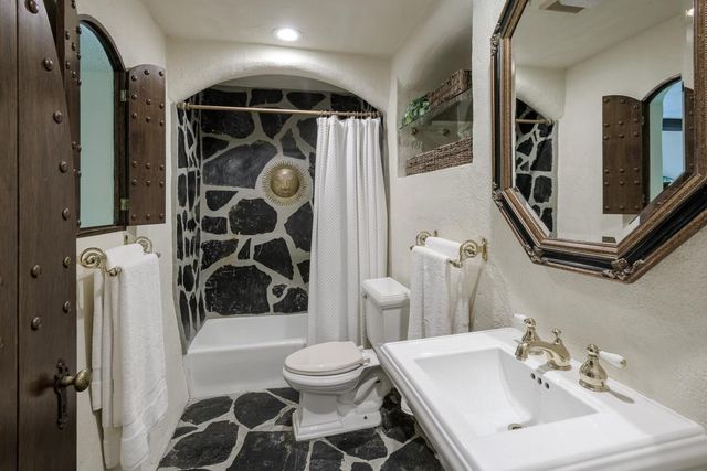 420 El Arroyo Road, Hillsborough, CA 94010