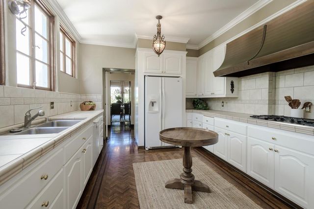 420 El Arroyo Road, Hillsborough, CA 94010