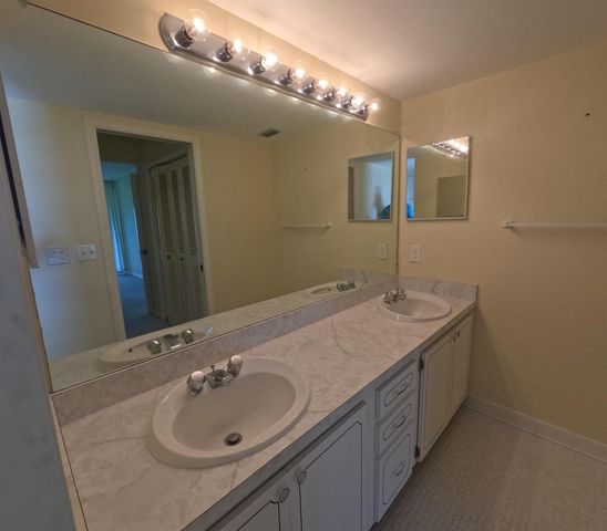20 SE Turtle Creek Drive Apt F, Tequesta, FL 33469