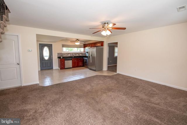 31 ROUNDWOOD LN, Levittown, PA 19055