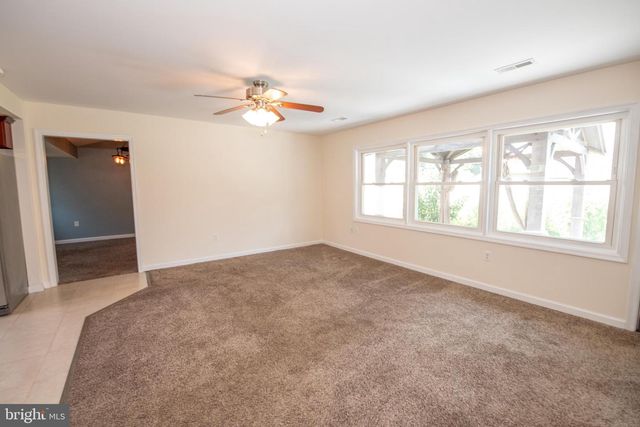 31 ROUNDWOOD LN, Levittown, PA 19055