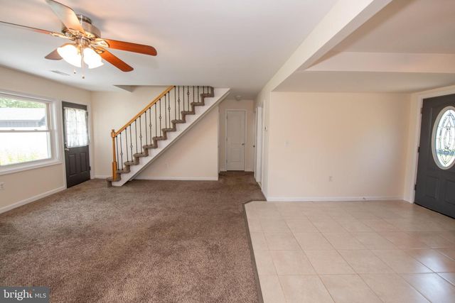 31 ROUNDWOOD LN, Levittown, PA 19055
