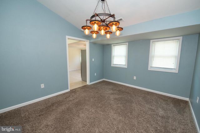 31 ROUNDWOOD LN, Levittown, PA 19055