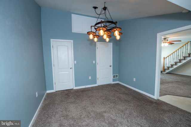 31 ROUNDWOOD LN, Levittown, PA 19055
