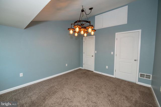 31 ROUNDWOOD LN, Levittown, PA 19055