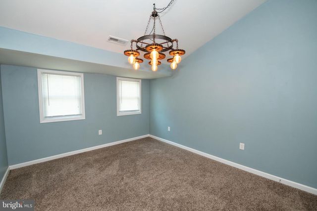 31 ROUNDWOOD LN, Levittown, PA 19055