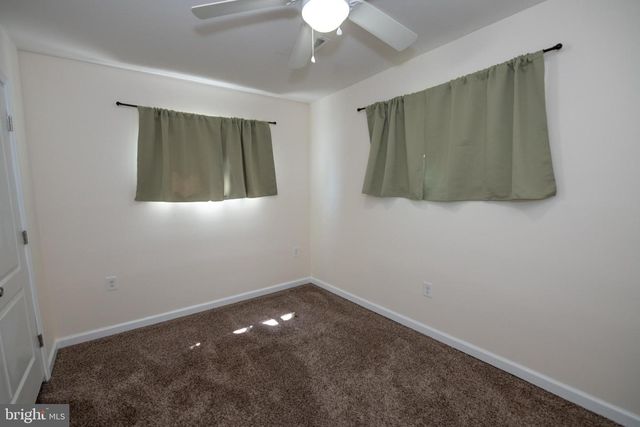 31 ROUNDWOOD LN, Levittown, PA 19055