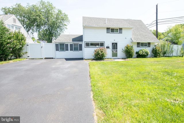 31 ROUNDWOOD LN, Levittown, PA 19055