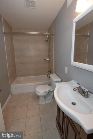31 ROUNDWOOD LN, Levittown, PA 19055