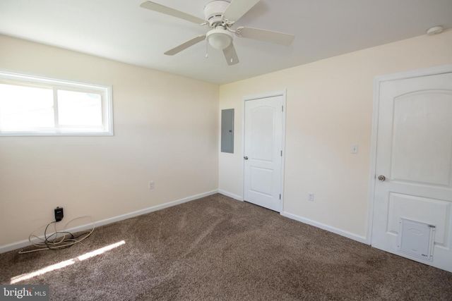 31 ROUNDWOOD LN, Levittown, PA 19055