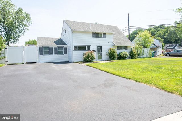 31 ROUNDWOOD LN, Levittown, PA 19055