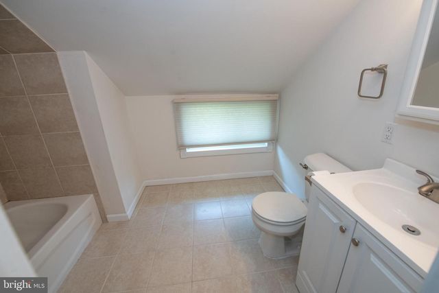 31 ROUNDWOOD LN, Levittown, PA 19055