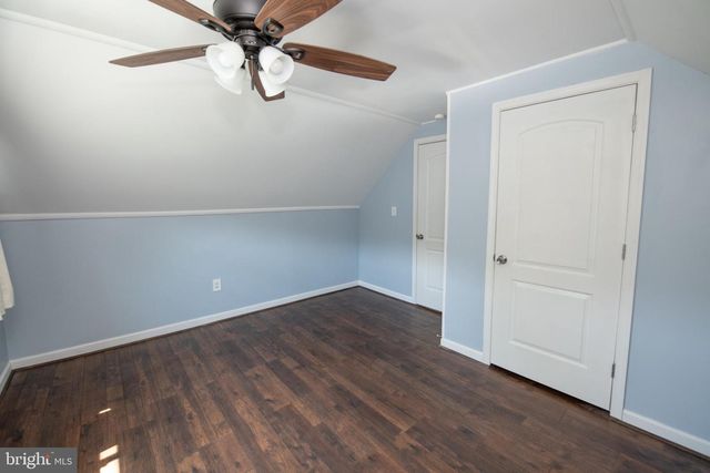 31 ROUNDWOOD LN, Levittown, PA 19055