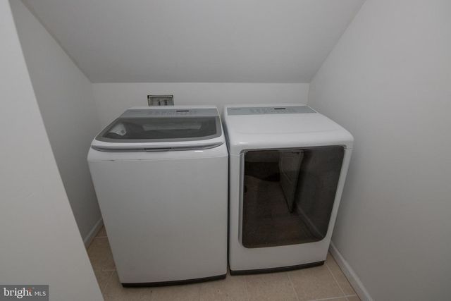 31 ROUNDWOOD LN, Levittown, PA 19055