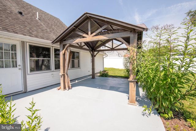 31 ROUNDWOOD LN, Levittown, PA 19055