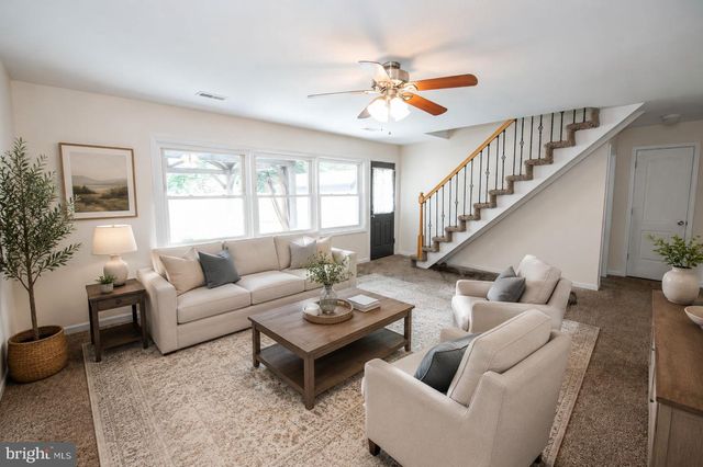 31 ROUNDWOOD LN, Levittown, PA 19055