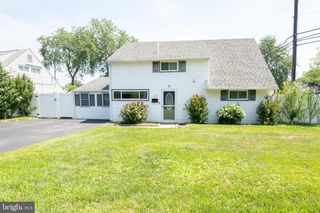 31 ROUNDWOOD LN, Levittown, PA 19055