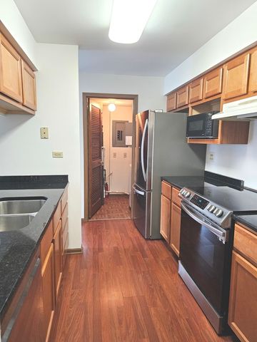 1757 Eastwood Court 6, Schaumburg, IL 60195